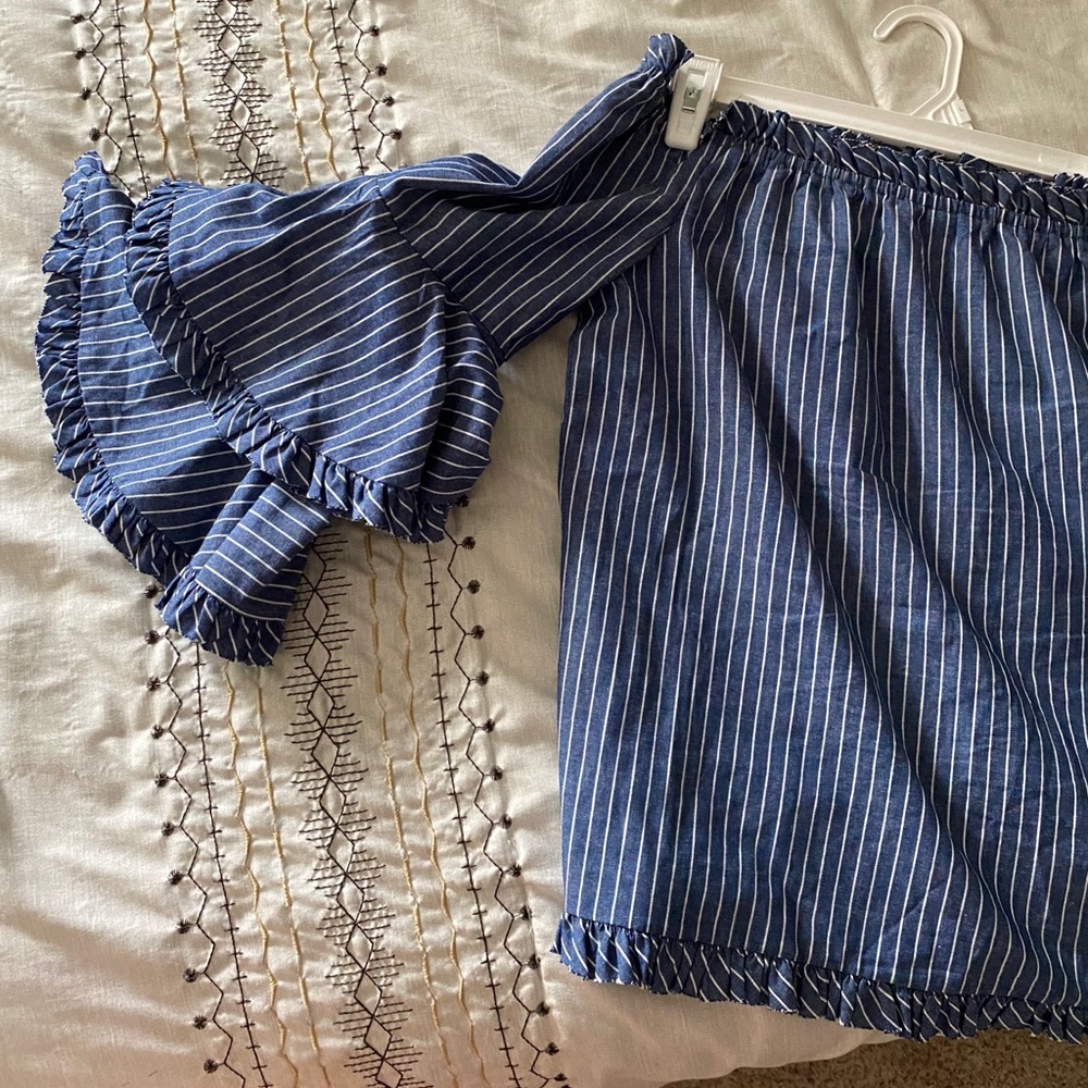 Strapless long sleeved top